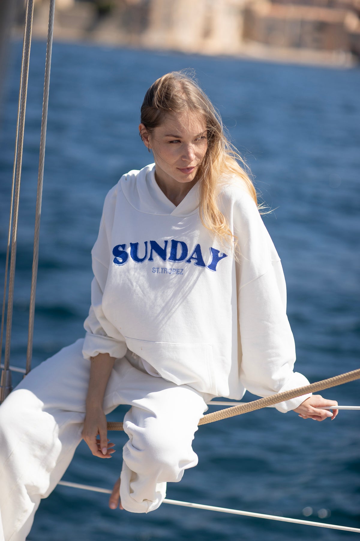 Manama Hoodie White